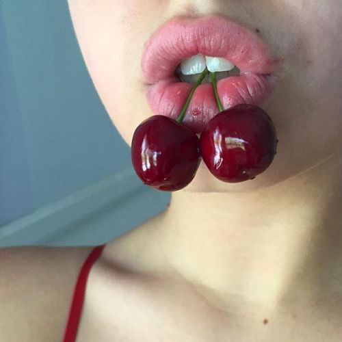 angelbambina:@__noyaTwo cherries means she wants it in her bum this time.
