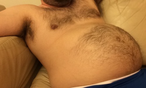 bigdrmr:  Relaxing on the couch.