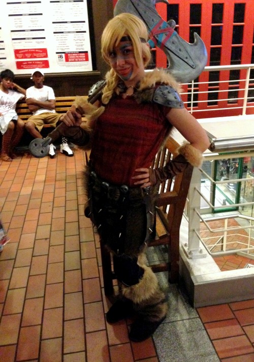 kuroitsubasa4: Some more Dreamworks sightings around the con :) Yaaaaaayas :3 I’m the Hiccup w