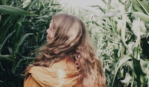 rvnclawss:There’s a little girl waiting in a garden. She’s going to wait a long while, s