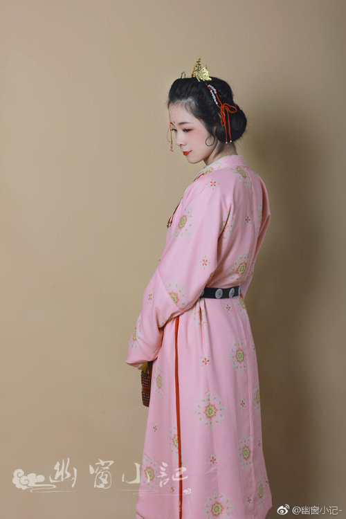 dressesofchina: Tang-dynasty styled robes from 幽窗小记-’s 2018 winter collection