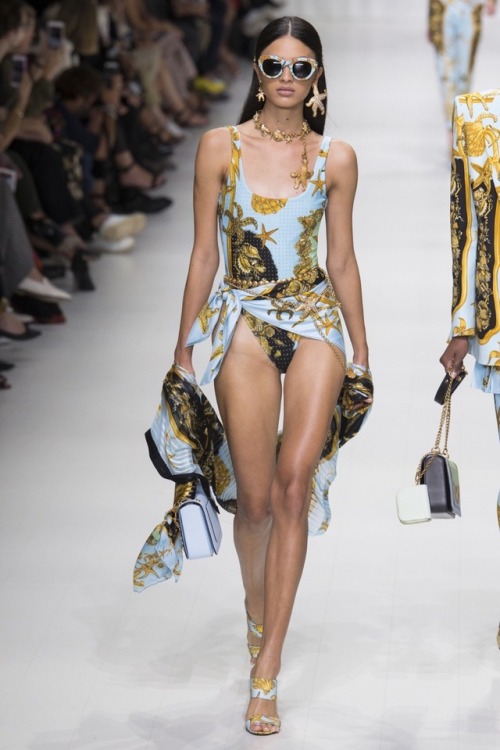 fashionsniteout:Versace, Spring 18 RTW