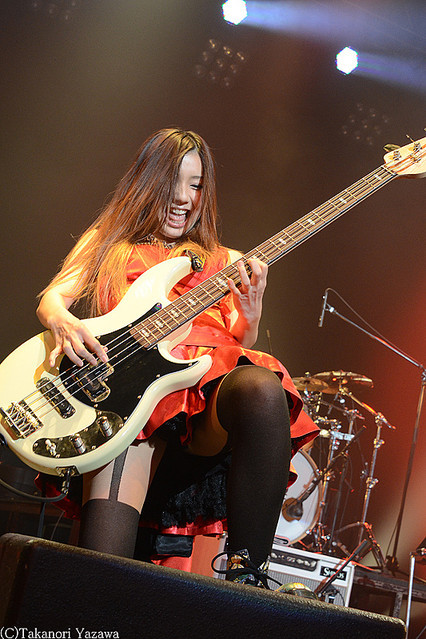 Tomomi Ogawa, bassist for Japanese girl band Scandal