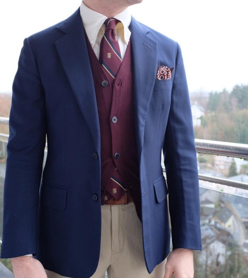 A bit of preppy for a rainy Friday @poloralphlauren tie and chinos @luxire_com oxford shirt A&S 