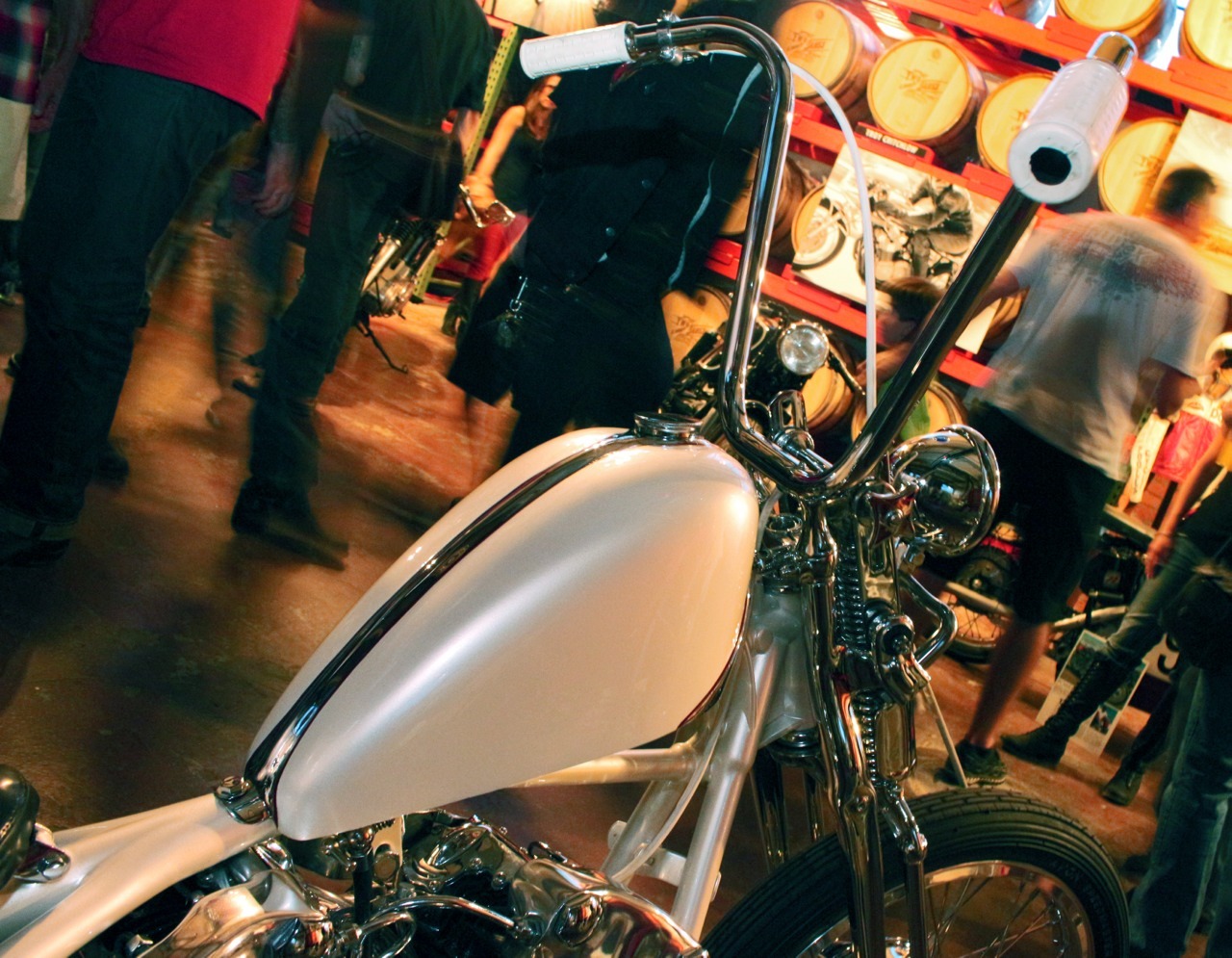 foreverthechaoslife:  I’m obsessed with this bike. Pretty hard to capture the paint’s