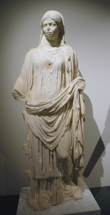 myglyptothek:Statue of a vestal virgin. From house of vestal virgins on Palatine. Severan period (19