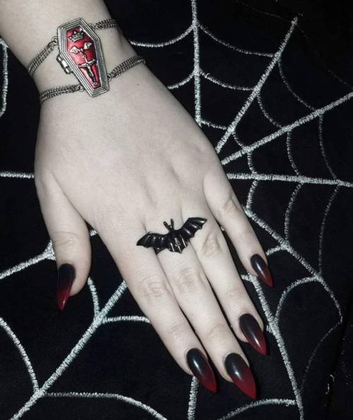kvlt-cvnt:Got my nails done for the first time in almost a year, I feel like a vampire queen 🦇