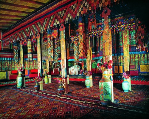 fuckyeahchinesegarden: rare pictures of the insides of potala palace. photographer: zhao yingxin赵迎新.