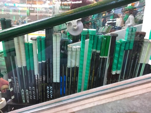 dallasstartoast: antoine roussel puts little happy faces on the back of all of his sticks and that’s