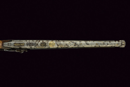 Ornate Japanese matchlock musket with Tokugawa markings, mid 19th century.