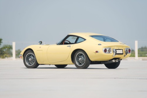Toyota 2000 GT.