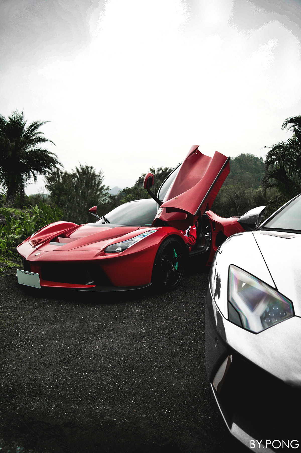 draftthemes:  motivationsforlife:  Aventador X LaFerrari by Pong Oh  Free minimalistic