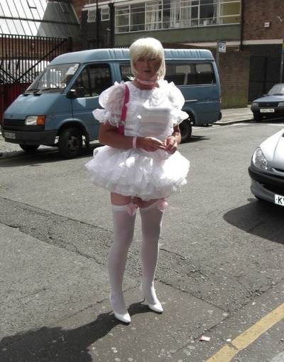 A OR B TO BE EXPOSED AND HUMILIATED THAT I AM A SISSY TRANSVESTITE 