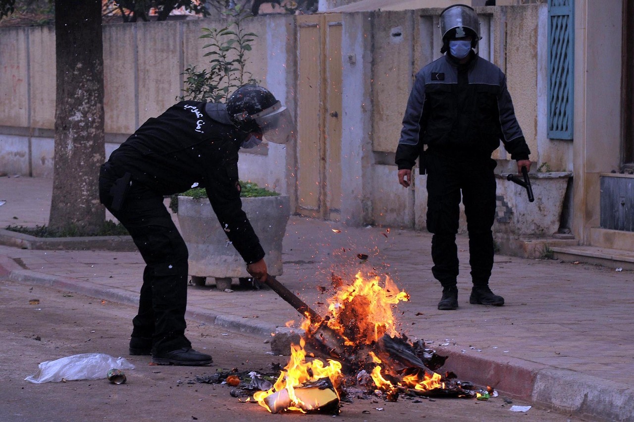 TÚNEZ, PROTESTAS Y DETENIDOS. Más de 500 detenidos en tres días de protestas contra la política de austeridad del Gobierno, que se fueron extendiendo prácticamente por toda la geografía del país
Las protestas se desataron esta semana en varias...