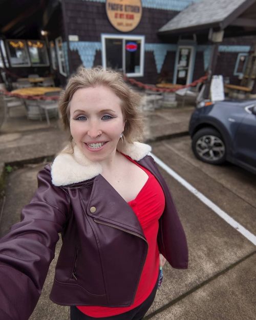 Taking a selfie at an amazing restaurant on the Oregon beach.#justbecause #lgbt #demisexual #lesbi