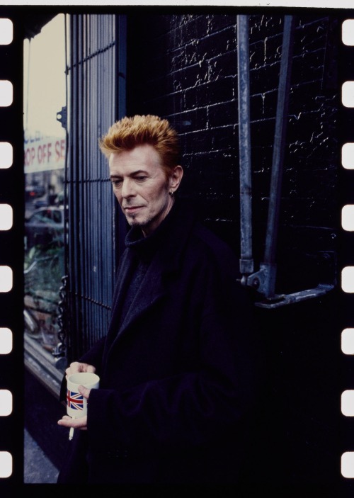 night-spell:David Bowie outside Tea and Sympathy in Greenwich Village, New York City, 10th January