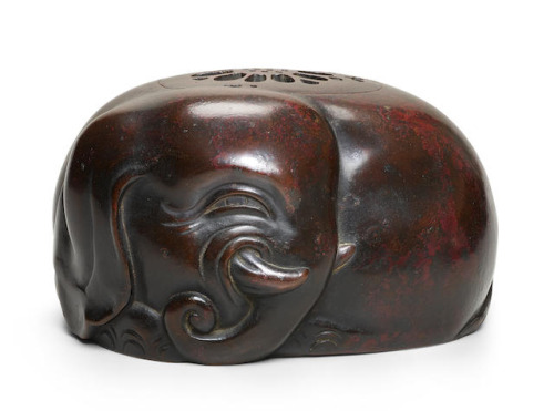 japaneseaesthetics:A bronze koro (incense burner)Edo period (1615-1868) or Meiji era(1868-1912), cir