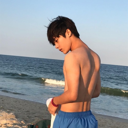 korean-boys:www.instagram.com/lucluck94 porn pictures