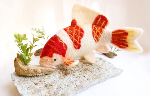 sosuperawesome:Needle Felted GoldfishHikaru Yahagi on Etsy