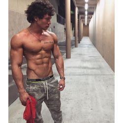 aesthetic8packabsworkoutprogram:  Jon Skywalker