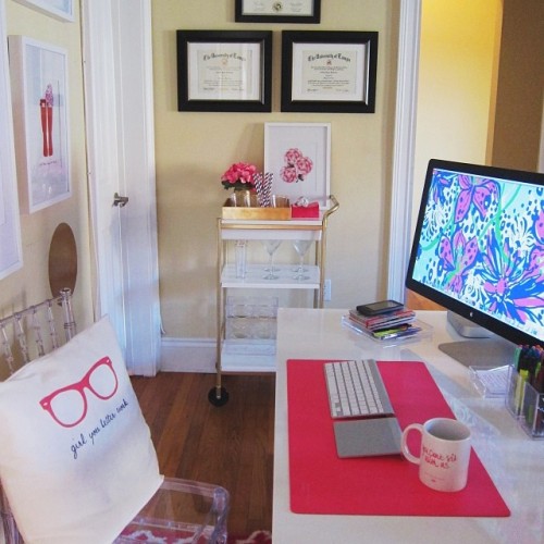 A pretty workspace is a productive workspace!#preppyprintshop #lillypulitzer #decor #workit