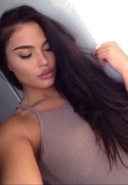 bombshellssonly:  @emjeni