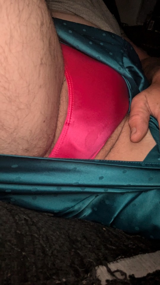 joemonster625 - I love wearing silk