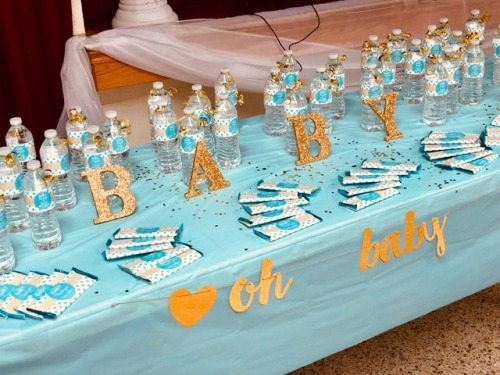 Yesterday was just BEAUTIFUL!!! My first official event was a success!!! Handmade glitter vases, bot