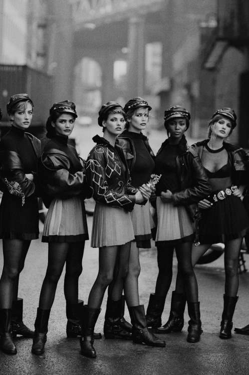 supermodel-gif:
“Wild at Heart - Vogue US (1991)
Tatjana Patitz, Helena Christensen, Linda Evangelista, Claudia Schiffer, Naomi Campbell & Karen Mulder by Peter Lindbergh
”