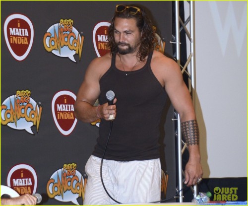 jason-the-best-momoa:  Jason Momoa wears a tank top to greet fans at Puerto Rico Comic-Con held at the Puerto Rico Convention Center on Sunday afternoon (May 24) in San Juan, Puerto Rico.The 35-year-old actor’s muscles looked seriously outta control