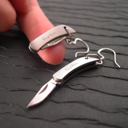 intersectional-beheadings:laterdudes-nursefirecracker:Tiny Folding Knife EarringsLOOK WEEDS LOOK#peo