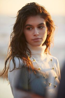 midnight-charm:Kaia Gerber for Marc Jacobs Daisy Love