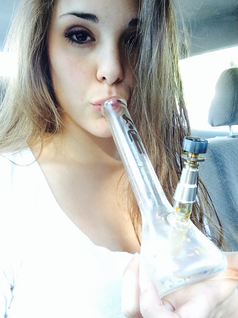 themarijuanas:  My new hitman mini beaker, wish I had a better pic to show the rigs