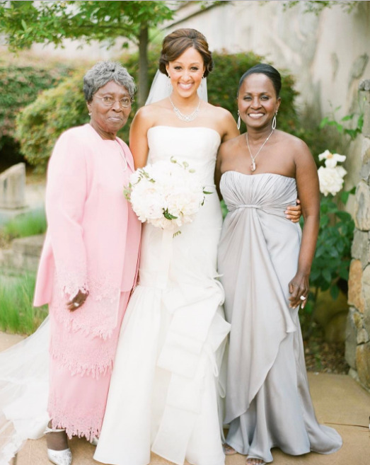 Check Out Tamera Mowry Looking Stunning On Her Wedding Day E News Wedding Dresses Tamera Mowry Bridesmaid