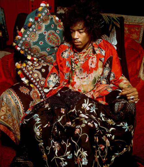 twixnmix: Jimi Hendrix photographed by Terence Donovan for the Observer Magazine at his flat in Lond