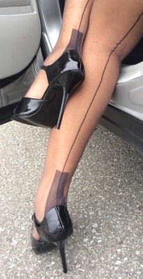 seamsforfun:  Another view of the shoes and stockings 