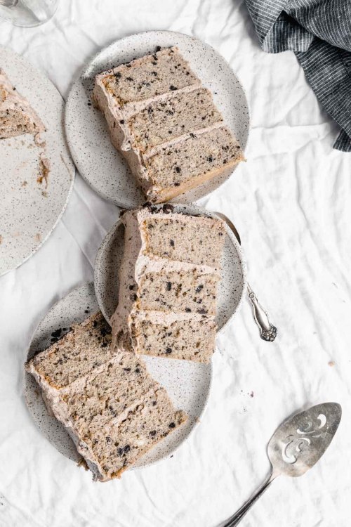 fullcravings:  Oreo Cake with Coffee Oreo Buttercream