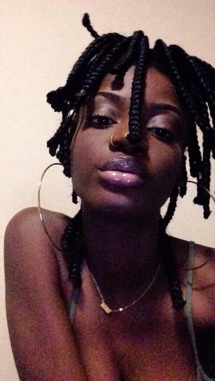 bombshellssonly:  @x_ittybitty
