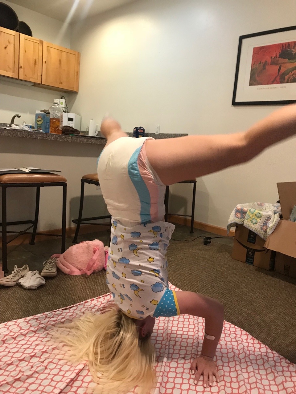 lilpuppybear:  Perfect baby balance. 