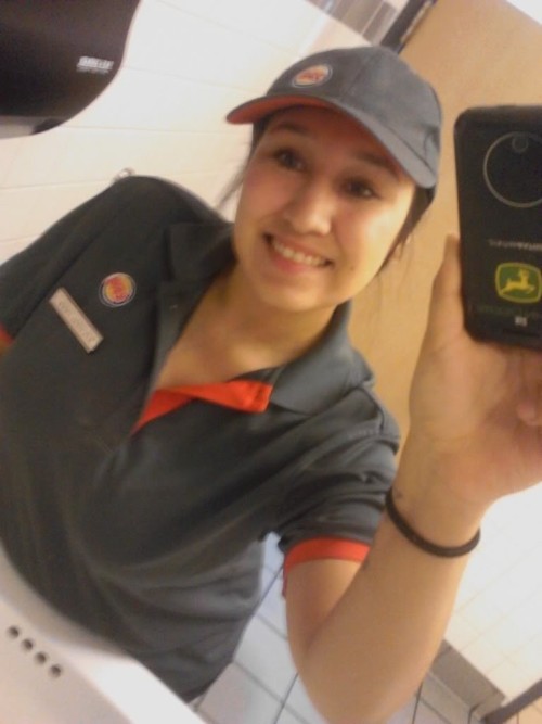 webcams-hispanas:  Linda Burger King latina con GRANDES WHOPPERS!