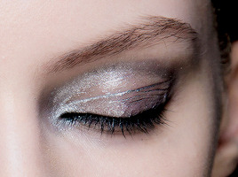 chandelyer:make-up at Donna Karan f/w 2014-2015 