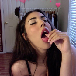 yvngxarab:  👅💦 baby girl 💦👅