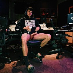 gayafmendes:  Imagine: Jack asks you to go to his studio and have fun💦