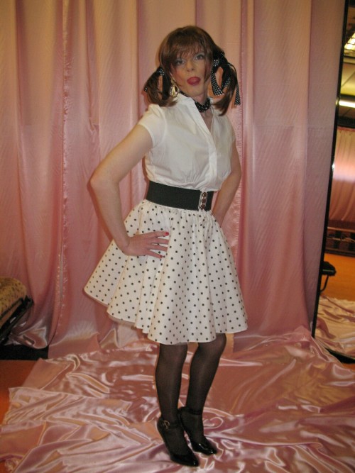 isabella-satin: Polka-dot skirt. A stunning older lady