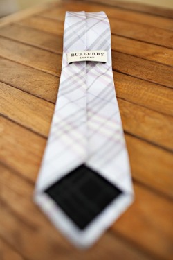 tasteofthegood:  Burberry tie 