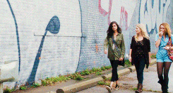 staymileys:  We’re in slow-mo cuz that’s how the hot girls always show up. 