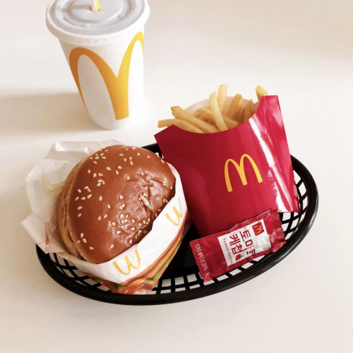 _hyerim.2 #food#foods#burger#meal#fries#mcdonalds #_hyerim.2
