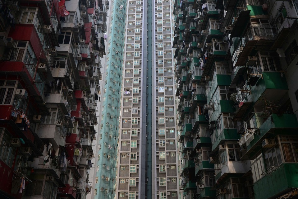 untrustyou:  Residential estates in Hong Kong. (Dale de la Rey/AFP/Getty Images)