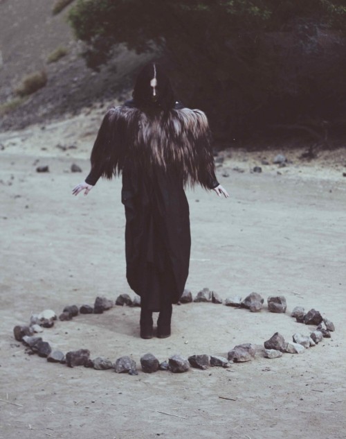 mutable-cardinal: murmaiderr: snowblind66: Chelsea Wolfe. just purchased my ticket for chelsea w