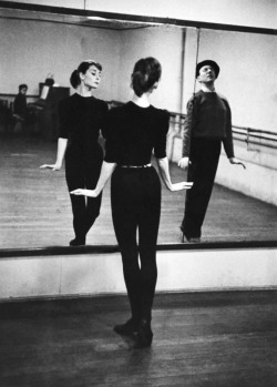 hepburndeneuvekelly:  Audrey Hepburn during dance rehearsal for “Funny Face” in 1956.